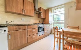 Spacious 4 Bed Flat Near London 02 Arena Greenwich