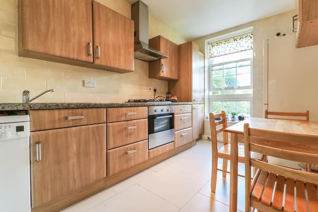 Spacious 4 Bed Flat Near London 02 Arena Greenwich Exterior photo