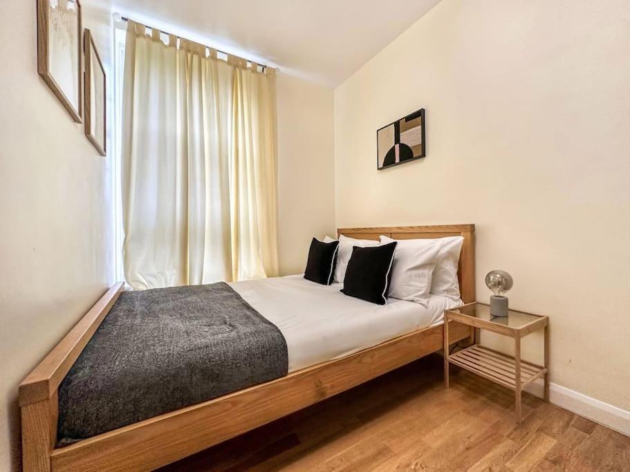 Spacious 4 Bed Flat Near London 02 Arena Greenwich Exterior photo
